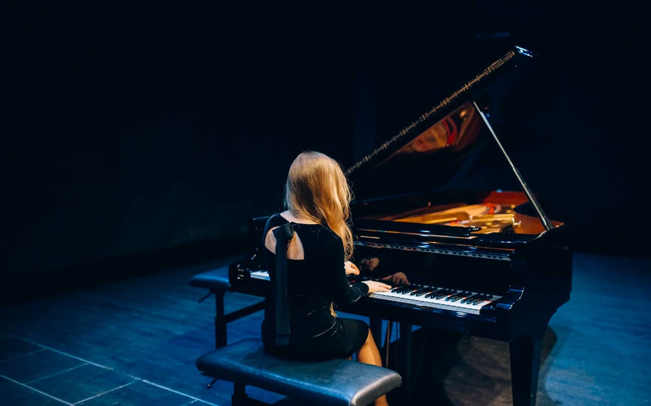 a women is playing piano