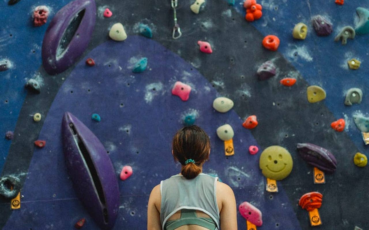 a woman wants to do climbing