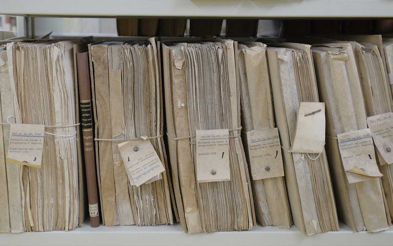 A filing system for papers, much like aspects of your working memory.