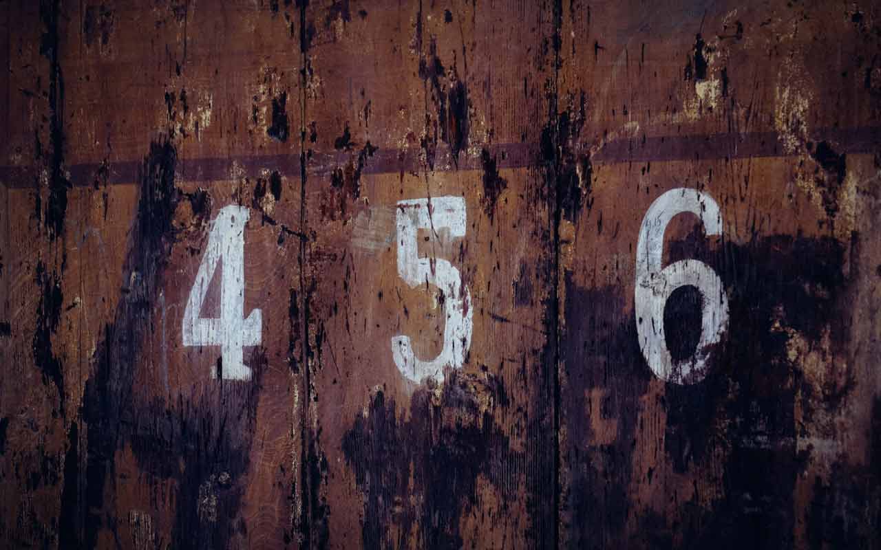 The numbers 4, 5, and 6 painted on a surface. The number "five" can be mapped to vowel sounds as part of the Major Method of memory.