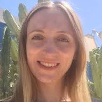 Portrait of Memory Competitor Katie Kermode for the Magnetic Memory Method Podcast